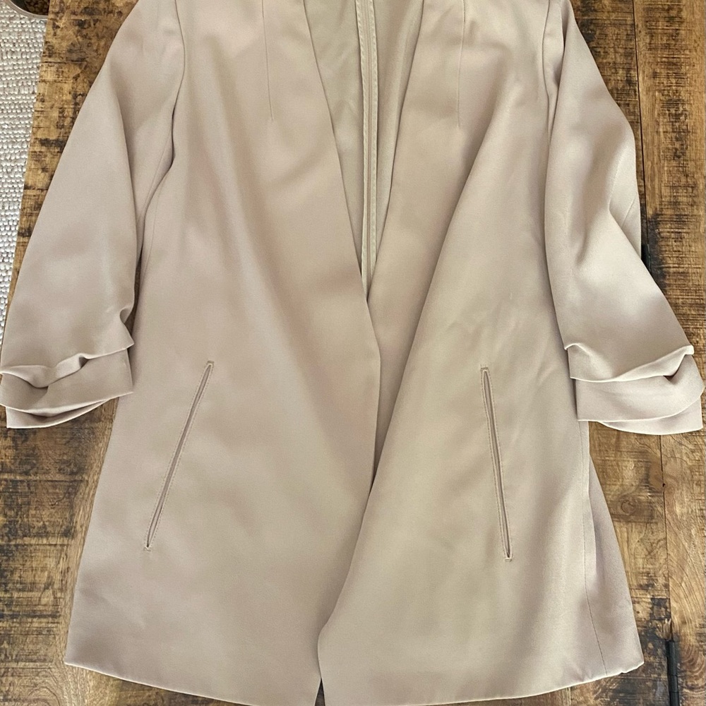 Aritzia- Babaton Power Blazer Beige size 4